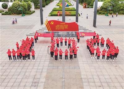 波音公司向中国南航交付一架波音737 MAX飞机,外交部回应